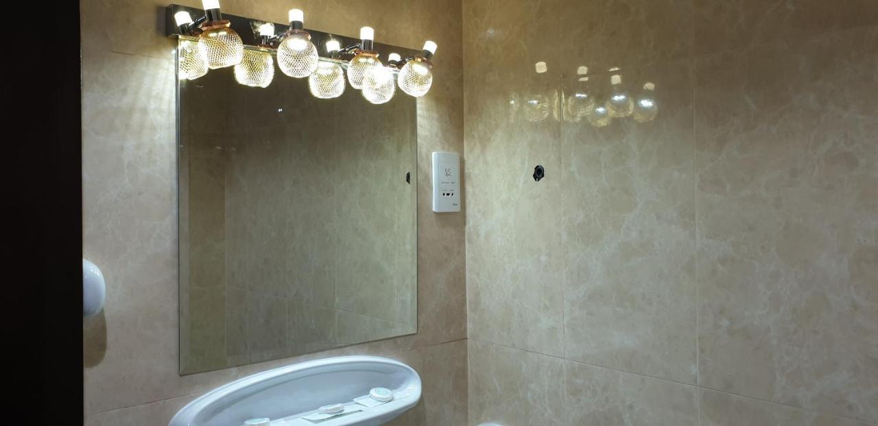 Royal Creek Hotel Dubai Bagian luar foto